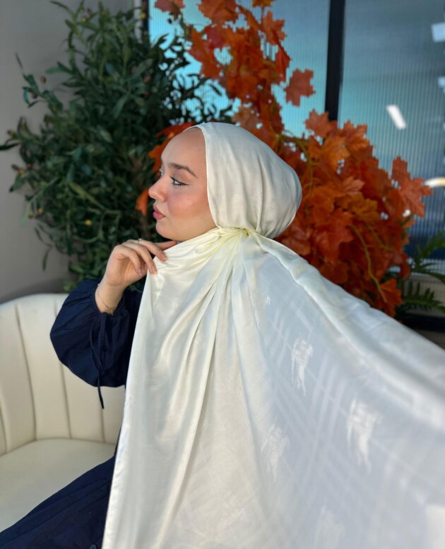 Hermes Desenli İpeksi Jakar Şal - Ekru