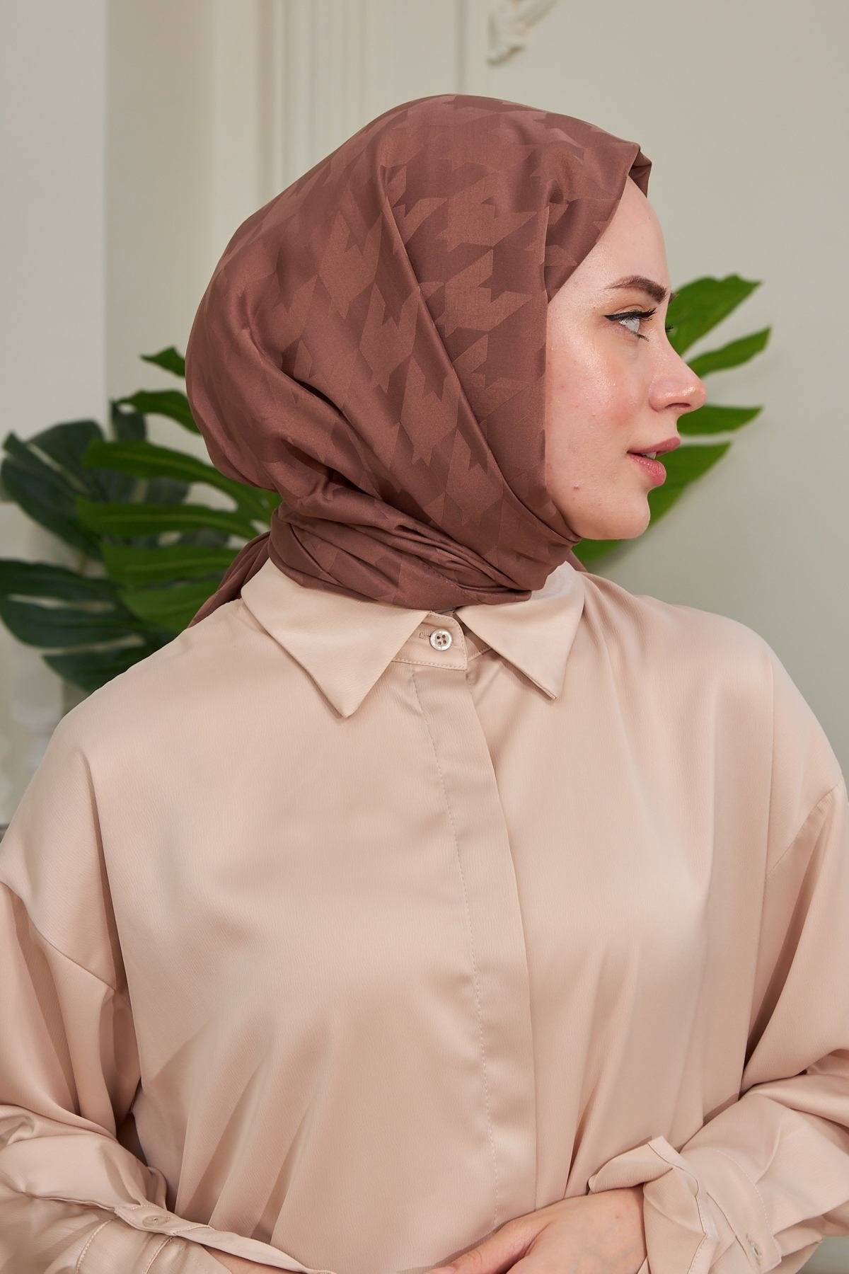 Kazayağı Desen Jakar Şal - Çikolata